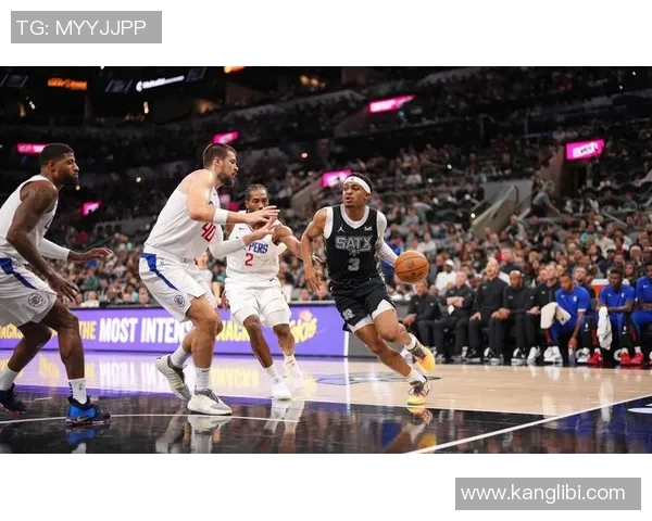 2015年季后赛首战快船与马刺激战回顾精彩瞬间与关键时刻分析